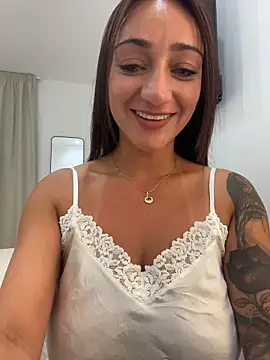 Ninabigtitied online show from December 15, 2025, 5:28 pm