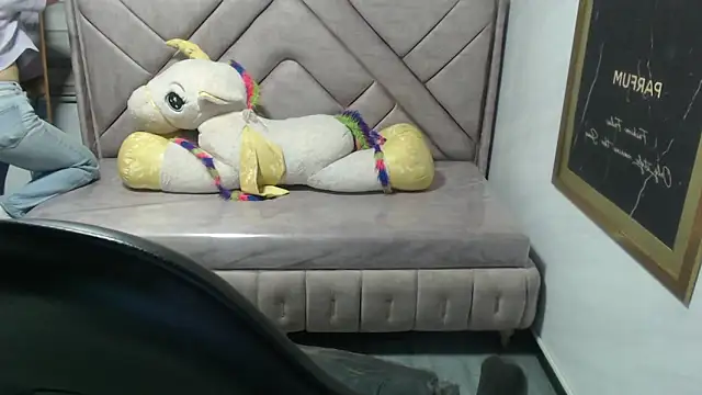 Velvet Moon V online show from December 3, 2025, 1:31 pm