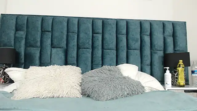 Emma Foxi online show from November 3, 2025, 8:21 pm