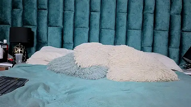 Emma Foxi online show from February 17, 2026, 8:04 pm