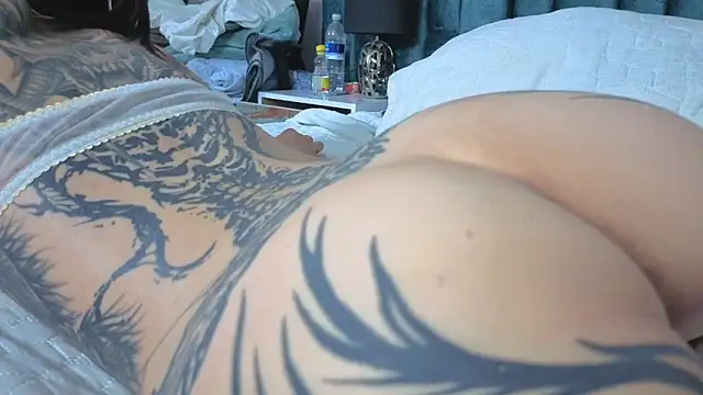 Emma Foxi online show from April 16, 2026, 9:39 pm