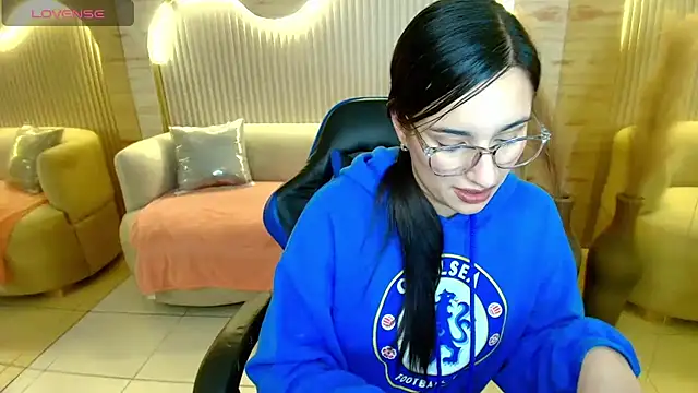 Snapshot of scarlettvixen_r chatting on November 24, 2025, 7:57 pm scarlettvixen r online show from November 24, 2025, 7:57 pm