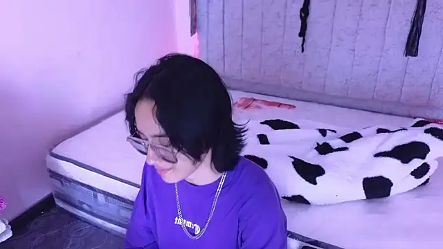 katalinathxandbritney1 online show from September 11, 2025, 8:53 pm