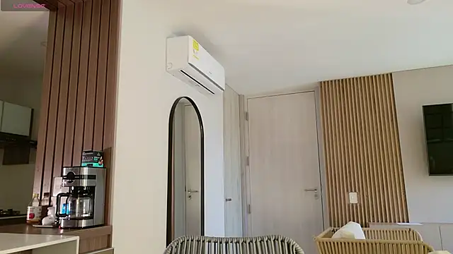 Snapshot of karinasantos_ chatting on September 15, 2025, 3:01 pm karinasantos  online show from September 15, 2025, 3:01 pm