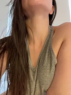 Snapshot of karinasantos_ chatting on February 8, 2026, 3:04 pm karinasantos online show from February 8, 2026, 3:04 pm