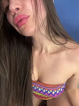 Snapshot of karinasantos_ chatting on February 19, 2026, 11:06 am karinasantos online show from February 19, 2026, 11:06 am