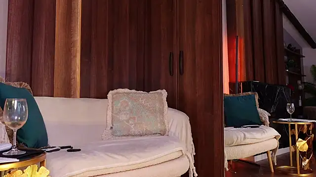 QueenMarX online show from February 7, 2026, 7:50 pm