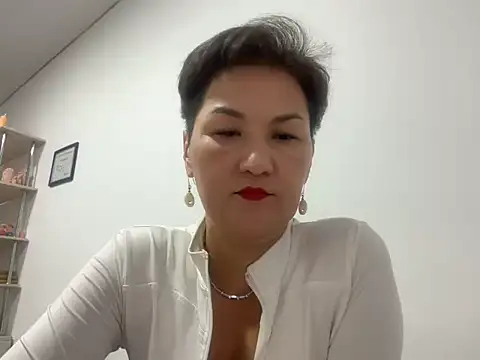 Snapshot of LadyAlover chatting on April 8, 2026, 11:43 am LadyAlover online show from April 8, 2026, 11:43 am