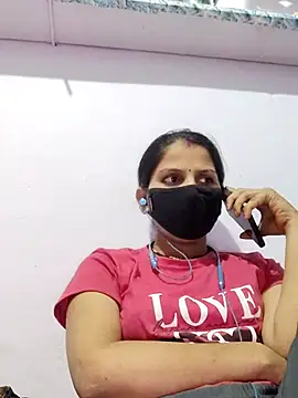 poojam93 online show from November 6, 2025, 3:24 pm