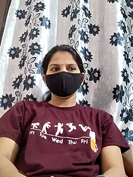 poojam93 online show from April 7, 2026, 2:12 am