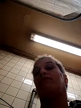 sarahkat86 online show from January 19, 2026, 3:38 pm