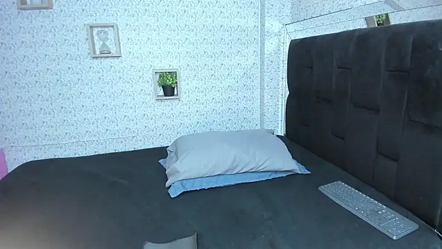 lisa logan online show from February 15, 2026, 3:58 am