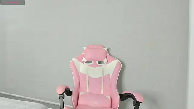 kendal hot01 online show from November 20, 2025, 12:05 pm