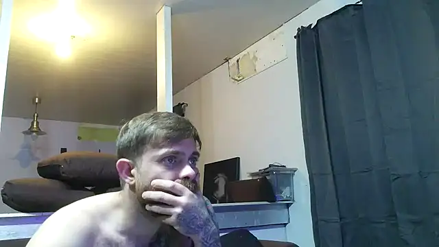 Bikerhot883hd online show from April 22, 2026, 4:04 am