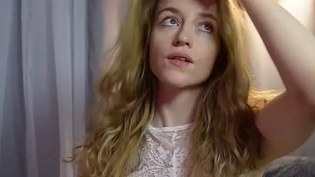 Snapshot of Summer_Red_Daze chatting on November 25, 2025, 12:16 pm Summer Red Daze online show from November 25, 2025, 12:16 pm