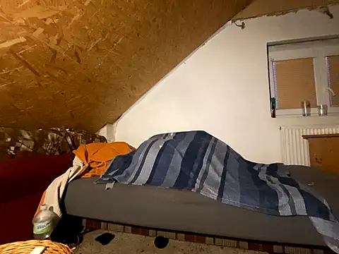 Salon1986 online show from December 19, 2025, 6:42 am