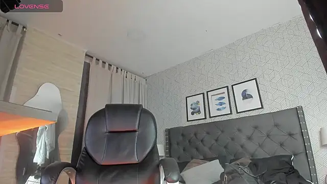 Snapshot of sweet__vanessa1 chatting on October 14, 2025, 12:00 am sweet vanessa1 online show from October 14, 2025, 12:00 am