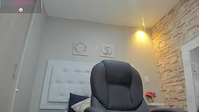 Snapshot of sweet__vanessa1 chatting on December 18, 2025, 9:54 pm sweet vanessa1 online show from December 18, 2025, 9:54 pm