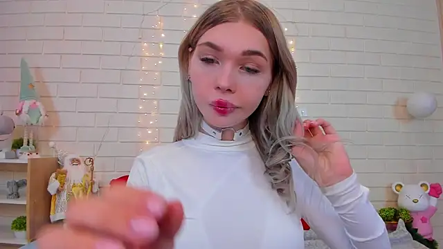 Blondy Fina online show from January 13, 2026, 4:40 am