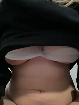 HottieBobi online show from September 19, 2025, 4:51 pm