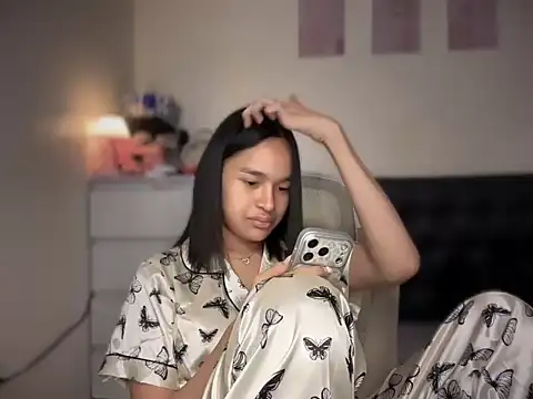 lelasohna online show from April 12, 2026, 12:21 pm