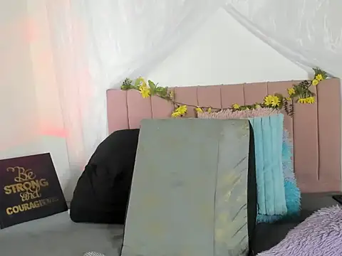 Tania xw online show from December 20, 2025, 2:46 pm