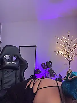 HATSUNE   online show from December 4, 2025, 9:51 am