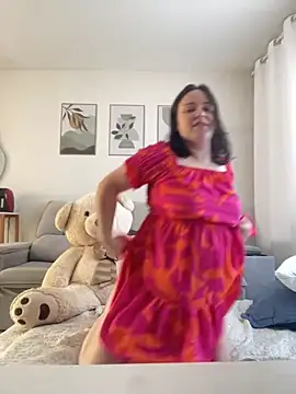 Kendra Mystika online show from September 24, 2025, 4:32 pm