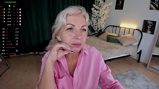 LiliaMoons online show from September 9, 2025, 11:21 am