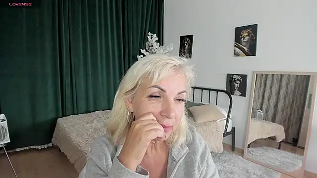 LiliaMoons online show from October 13, 2025, 11:32 am