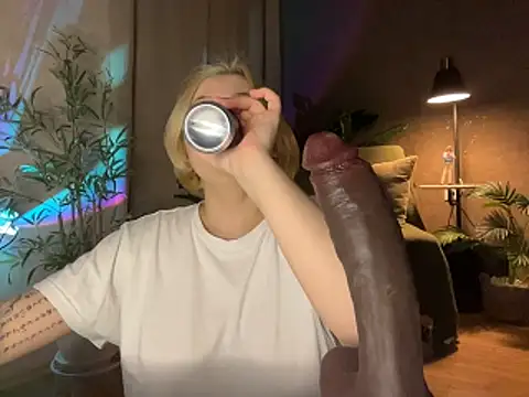 MoonIvy  online show from March 22, 2026, 7:39 pm