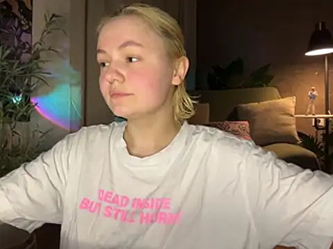 Snapshot of MoonIvy_ chatting on May 31, 2026, 7:37 pm MoonIvy online show from May 31, 2026, 7:37 pm