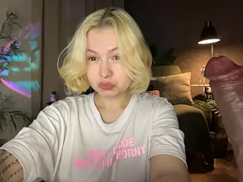 Snapshot of MoonIvy_ chatting on June 2, 2026, 7:27 pm MoonIvy online show from June 2, 2026, 7:27 pm