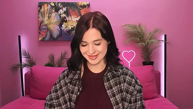 lil angel  online show from October 7, 2025, 12:46 pm