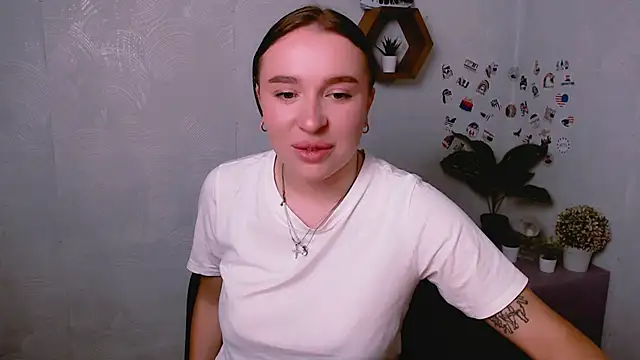 Snapshot of JuliaTopp_ chatting on September 17, 2025, 7:10 am JuliaTopp  online show from September 17, 2025, 7:10 am