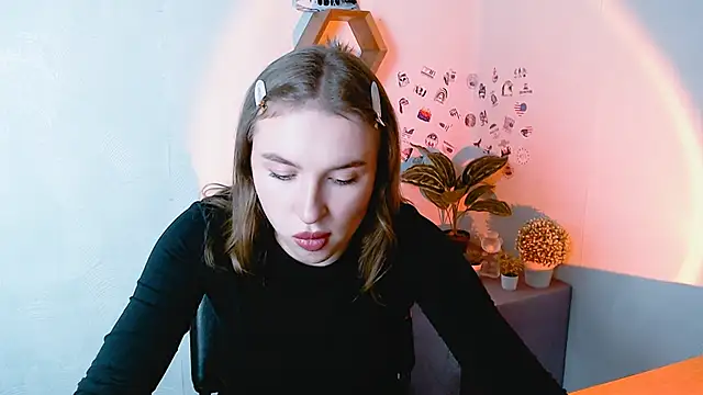 Snapshot of JuliaTopp_ chatting on September 18, 2025, 12:29 pm JuliaTopp  online show from September 18, 2025, 12:29 pm