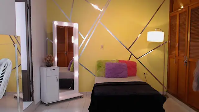 shirleyrojas online show from November 20, 2025, 7:46 pm