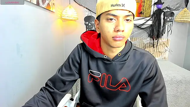 Snapshot of markbowie chatting on October 29, 2025, 11:45 am markbowie online show from October 29, 2025, 11:45 am