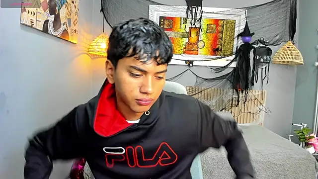 Snapshot of markbowie chatting on October 31, 2025, 11:33 am markbowie online show from October 31, 2025, 11:33 am