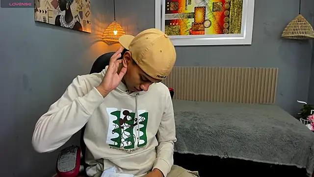 Snapshot of markbowie chatting on November 11, 2025, 11:32 am markbowie online show from November 11, 2025, 11:32 am