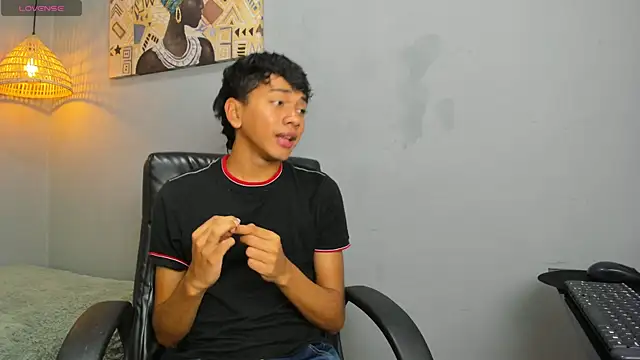 Snapshot of markbowie chatting on November 26, 2025, 11:55 am markbowie online show from November 26, 2025, 11:55 am