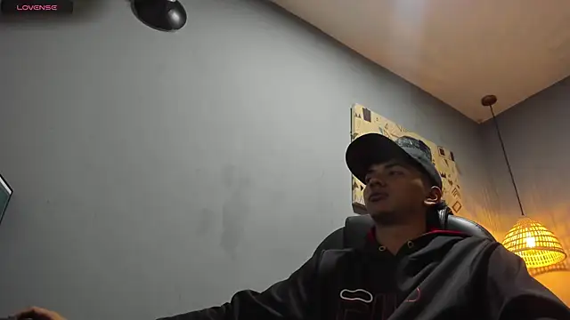 Snapshot of markbowie chatting on December 5, 2025, 12:14 pm markbowie online show from December 5, 2025, 12:14 pm