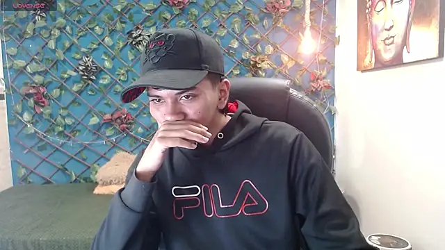 Snapshot of markbowie chatting on December 17, 2025, 12:00 pm markbowie online show from December 17, 2025, 12:00 pm