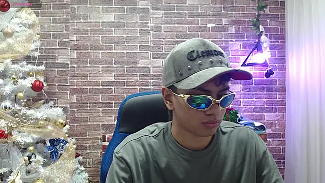 Snapshot of markbowie chatting on December 20, 2025, 2:24 pm markbowie online show from December 20, 2025, 2:24 pm