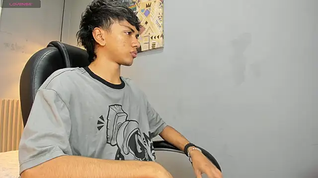 Snapshot of markbowie chatting on January 13, 2026, 12:32 pm markbowie online show from January 13, 2026, 12:32 pm