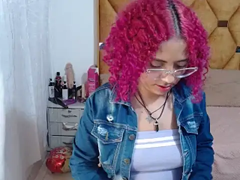 CATTALINAHOT online show from April 16, 2026, 3:40 am