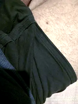 bullut06 online show from October 19, 2025, 4:13 am