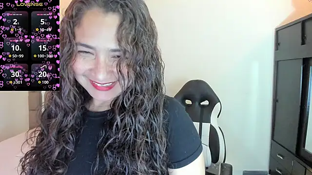gabrielaponce11 online show from May 11, 2026, 1:17 pm