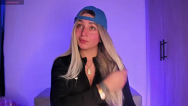 scarlett Collinss online show from November 20, 2025, 4:45 am