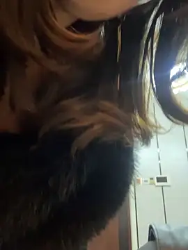 anna yngs online show from December 4, 2025, 2:04 pm